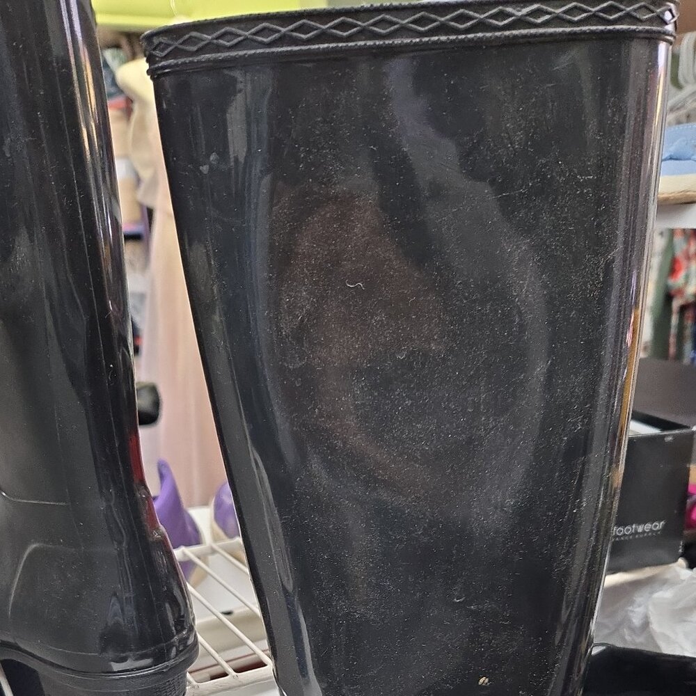 Itasca Black Rubber Rain Boots.